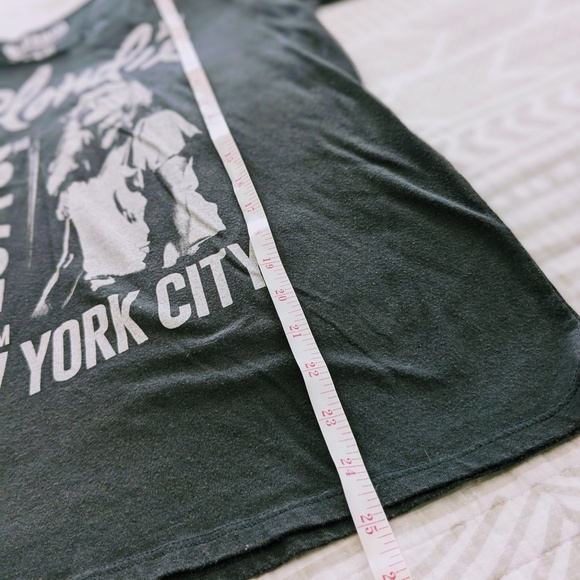 Graphic tee bundle XS/S - Picture 8 of 11